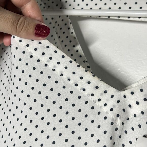 Ann Taylor LOFT Blouse Size Large White Polka Dot Roll Tab Sleeve V Neck NWT - Picture 7 of 12
